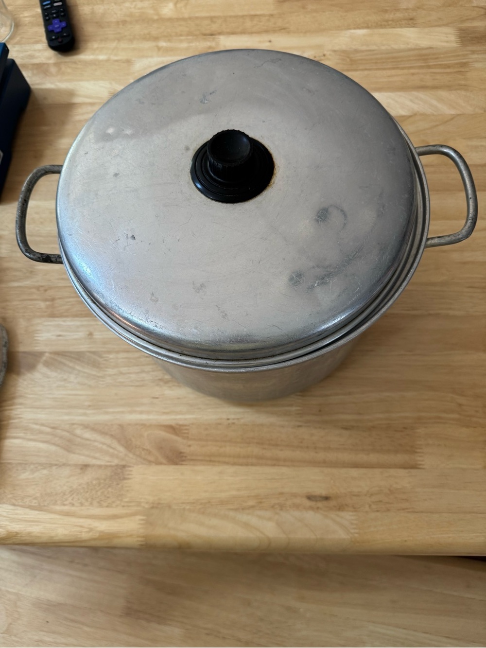 Classic large Aluminum Stock Pot with Lid no dents , used for summer camping